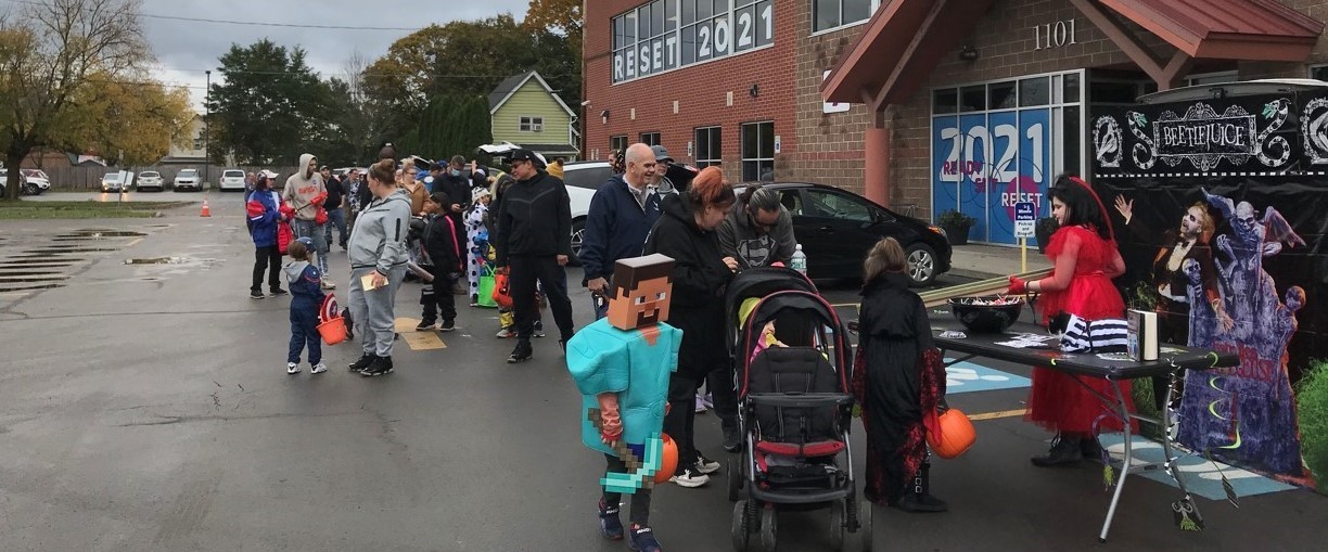 crowd at trunk or treat
