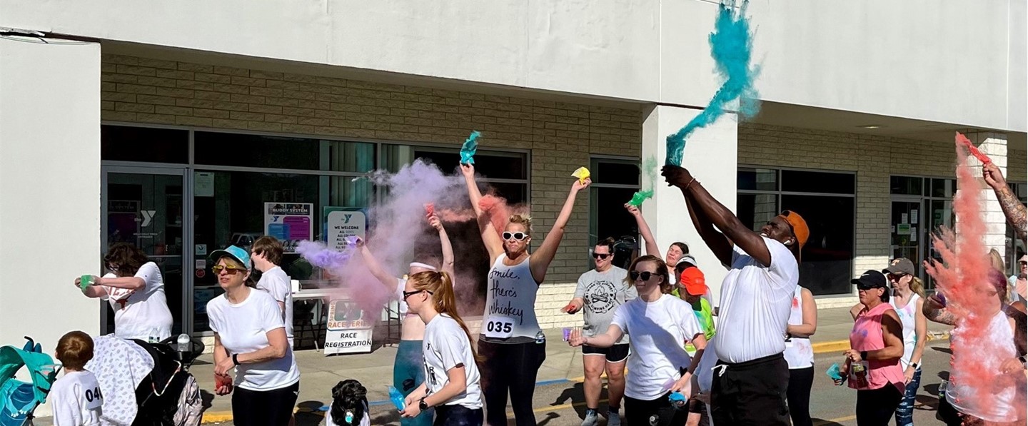 runners throwing color powder at color run